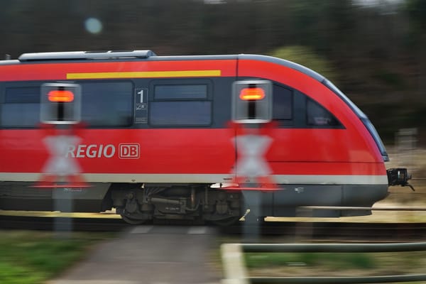 Németországban halálra verték a jegyvizsgálót egy regionális vonaton Rheinland-Pfalzban